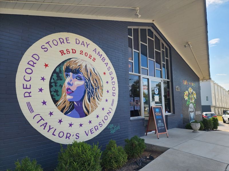 Murals That Turn The Outside Into A Canvas