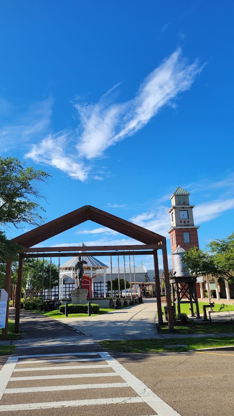 Christ Episcopal Church And Nearby Sights
