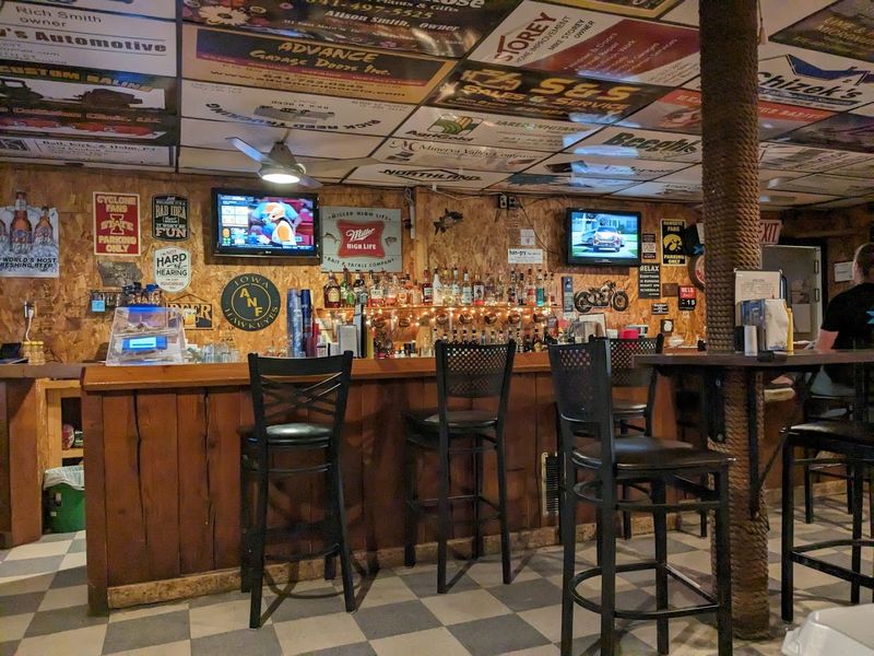 Flatheads Bar & Grill