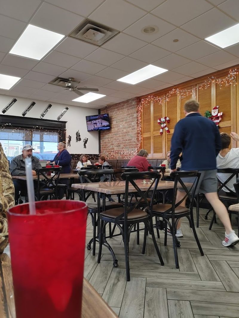 Mike’s Seafood & Steakhouse, Jennings