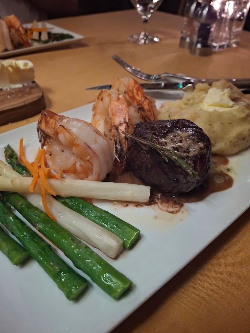 The Hot Rock Experience That Turns Dinner Into A Show