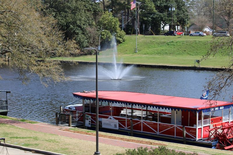 Cruise Cane River Lake
