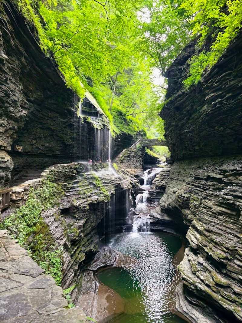 Rainbow Falls, Gorge Trail