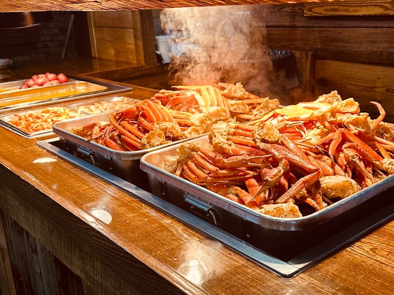The Weekend Seafood Buffet That Turns A Simple Drive Into An Event