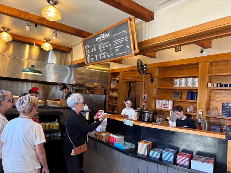 Counter Service That Keeps The Energy Moving Without Rushing Anyone