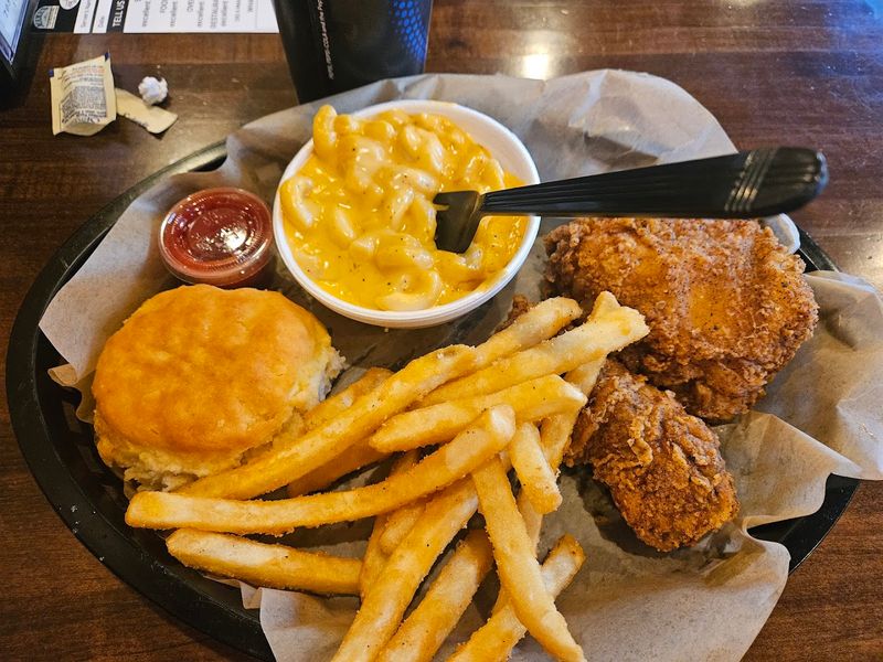 Fried Chicken So Crispy It Deserves Its Own Fan Club