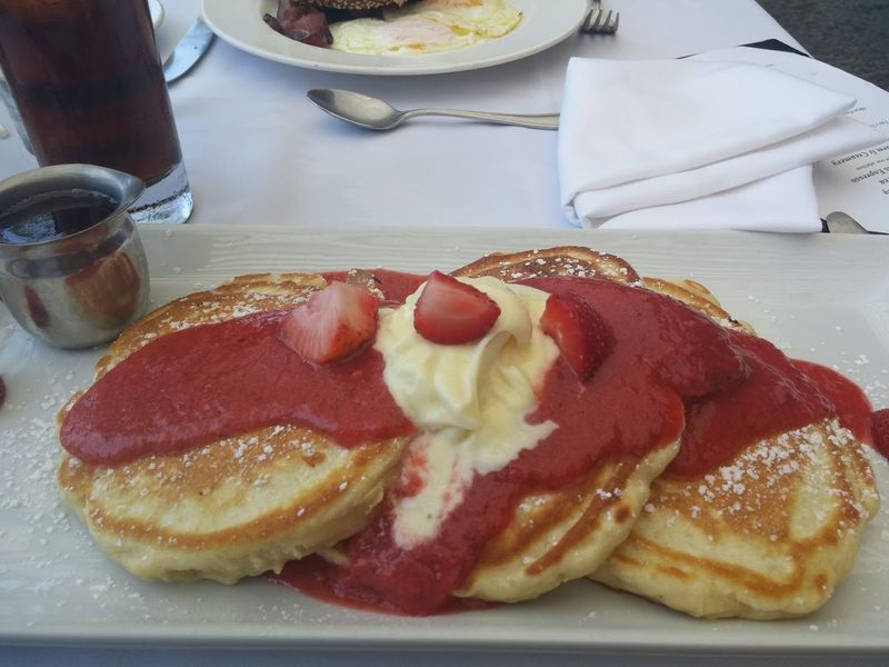 Buttermilk Pancakes Worth Crossing State Lines For