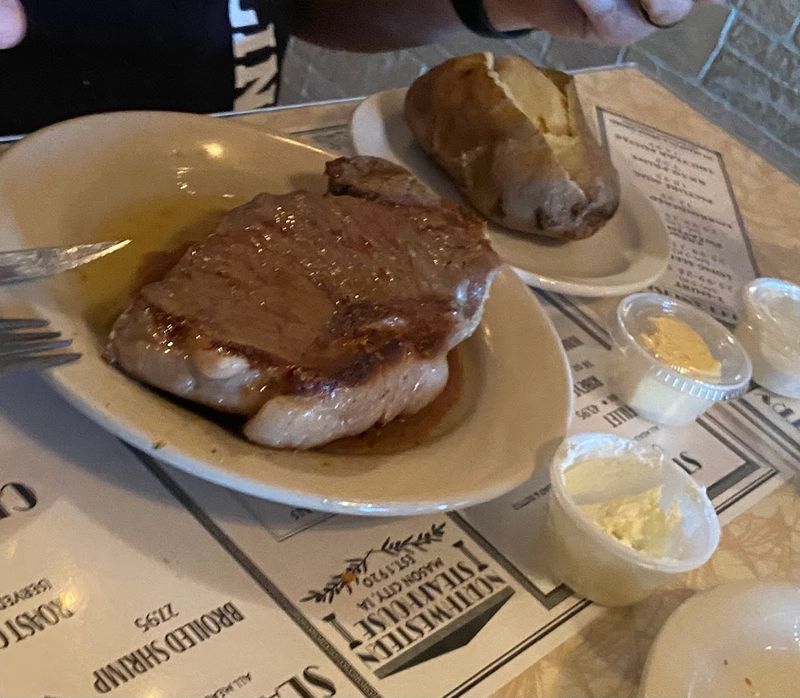A Menu That Respects Your Time and Your Appetite