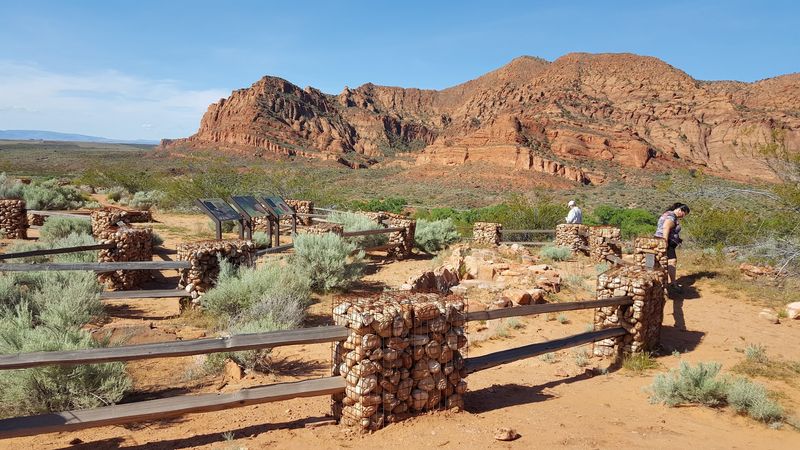 The Archaeology Site: When Dinosaurs Are Not Even The Best Part