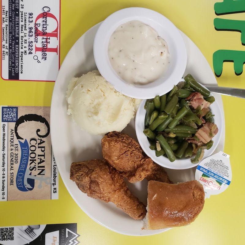 Award-Winning Fried Chicken That Holds Its Own
