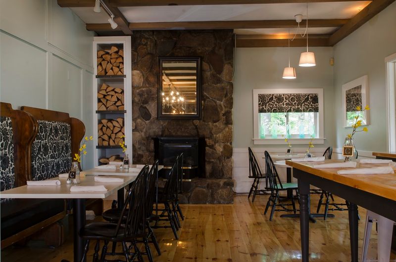 Rustic-Chic Decor That Feels Warm And Lived-In