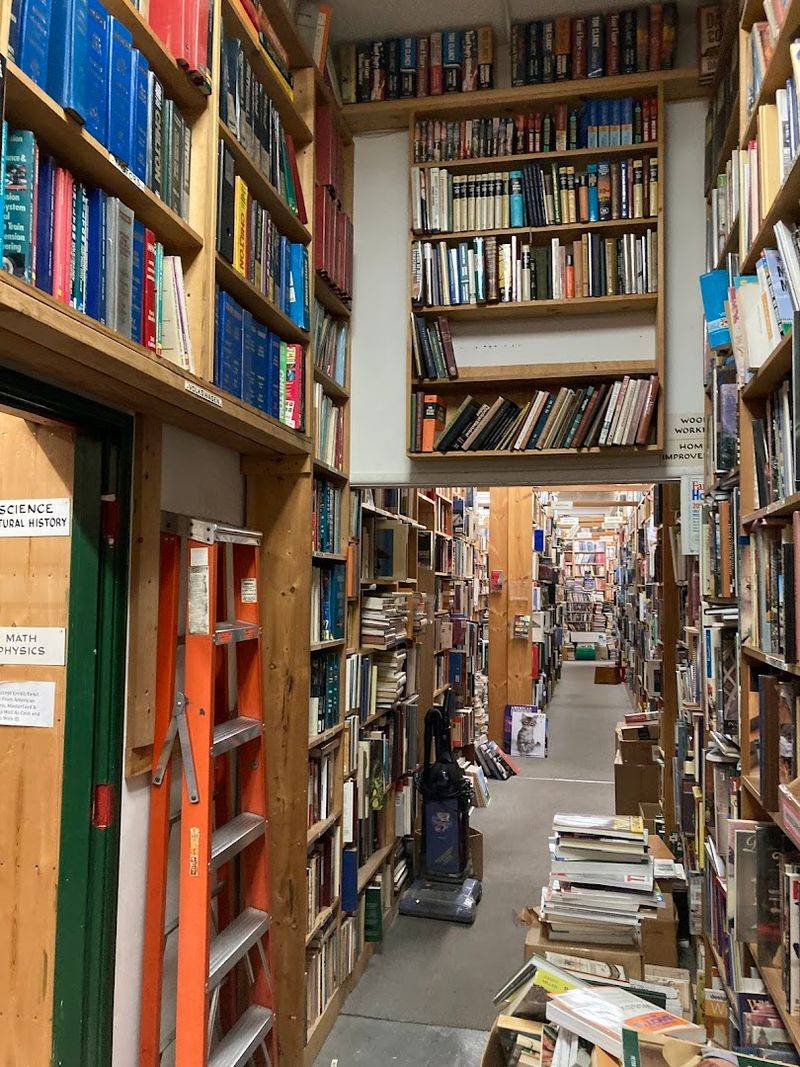 Washington's Largest Used Bookstore