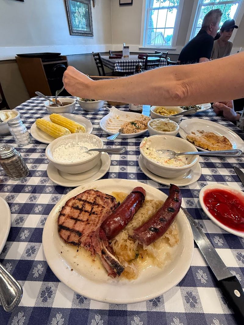 Sunday Brunch That Draws Crowds for Good Reason
