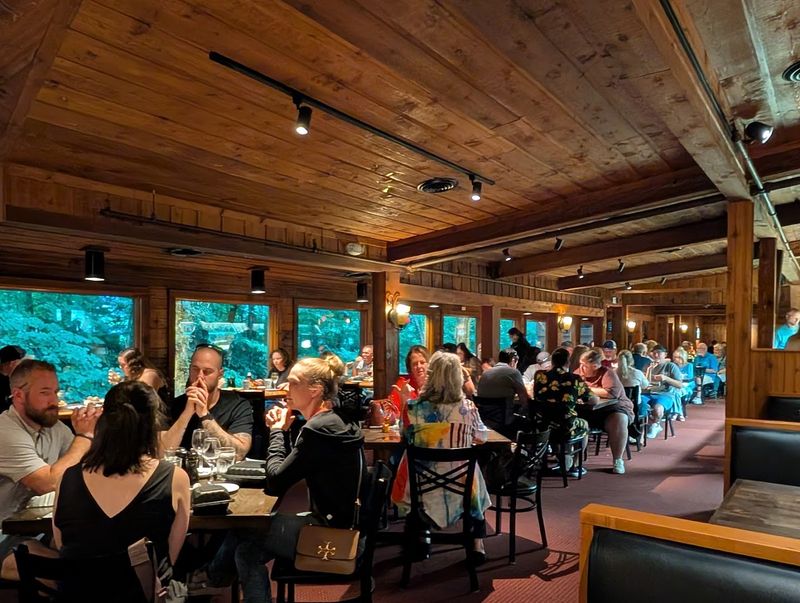 A Log Cabin Atmosphere That Feels Genuinely Earned