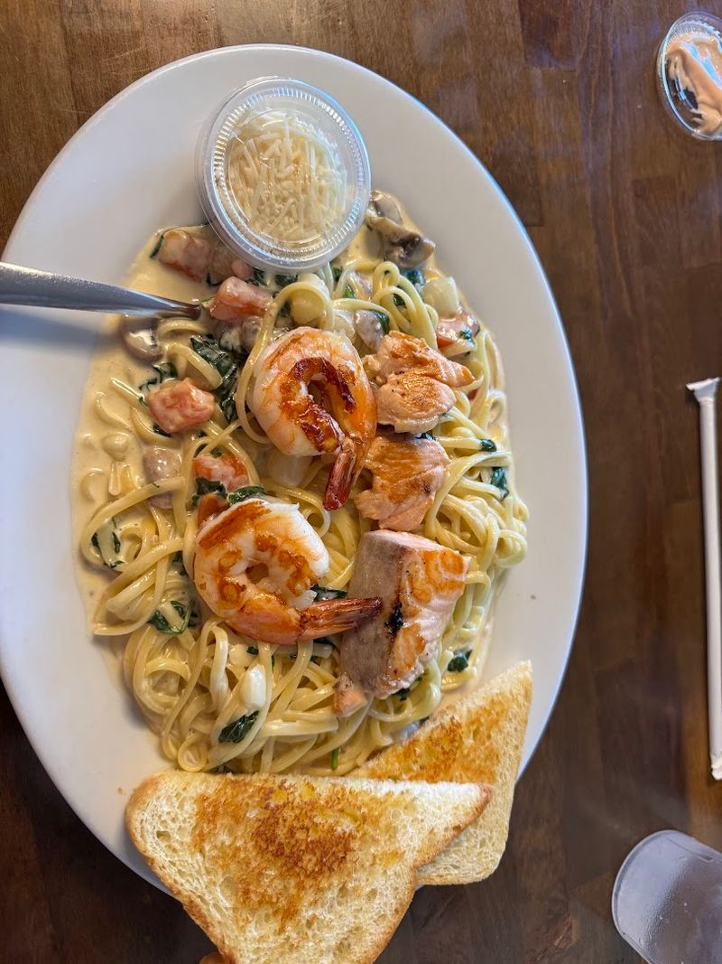 Why The Fettuccine Alfredo Has Visitors Talking Across State Lines
