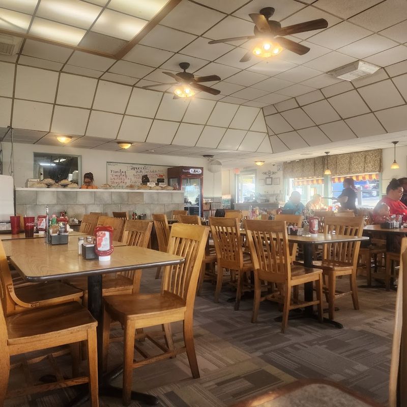 The Around-The-Clock Allure That Sets This Midvale Diner Apart