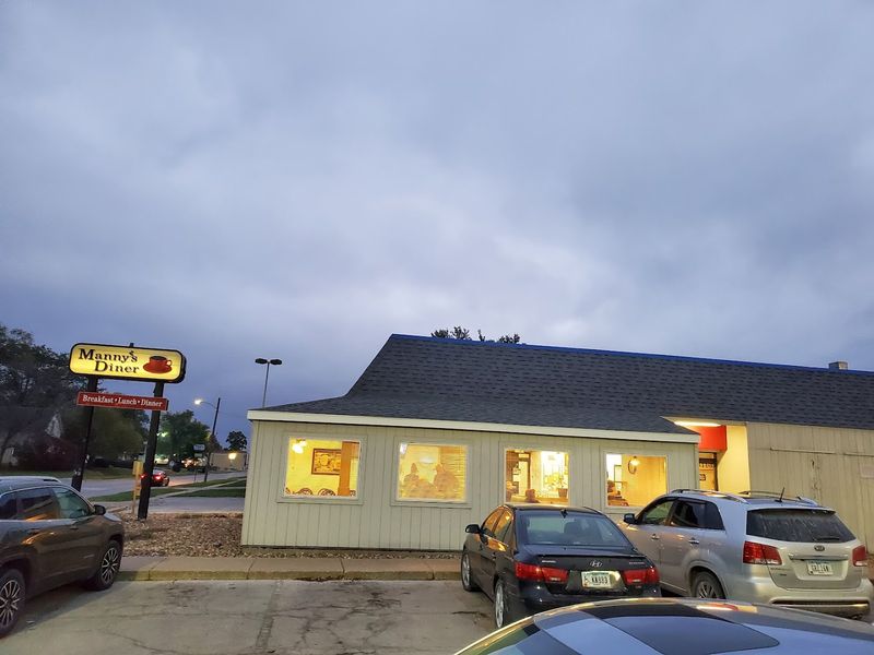 A Knoxville Diner That Earns Its Parking Lot