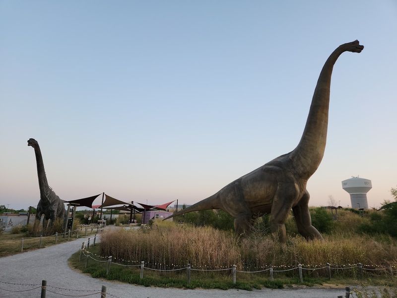 Life-Size Animatronic Dinosaurs That Actually Move