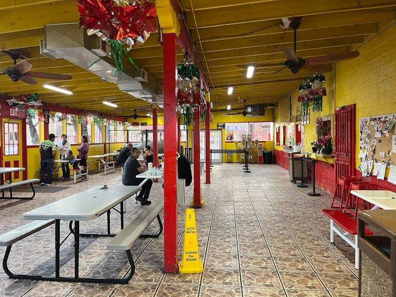 A Cash-Only Counter With Real Character