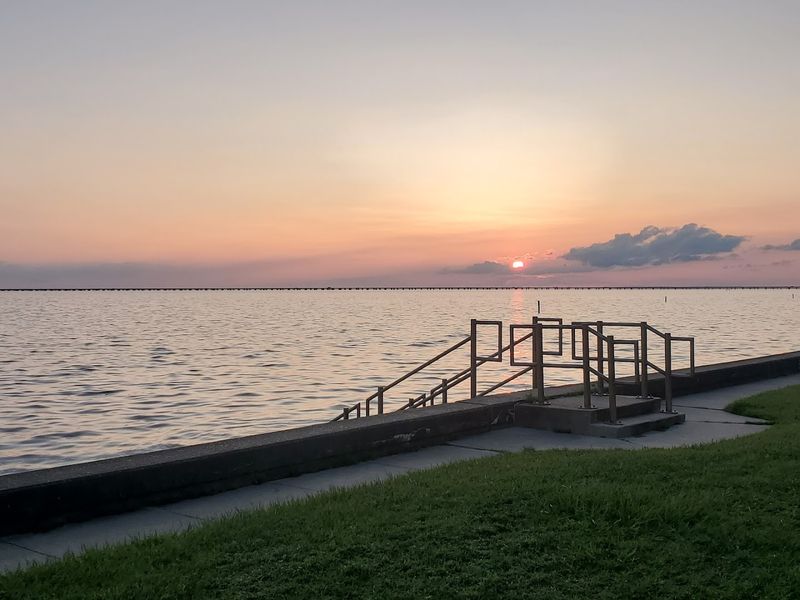 The Lakefront That Stays Quiet
