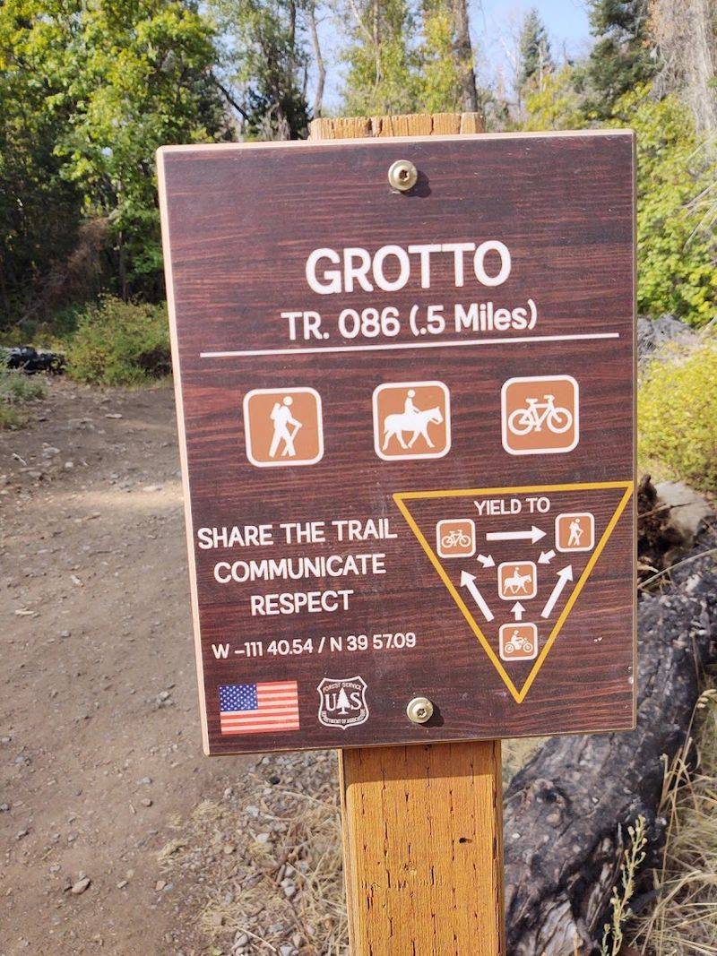 The Trailhead That Sets The Tone Before You Even Start Walking