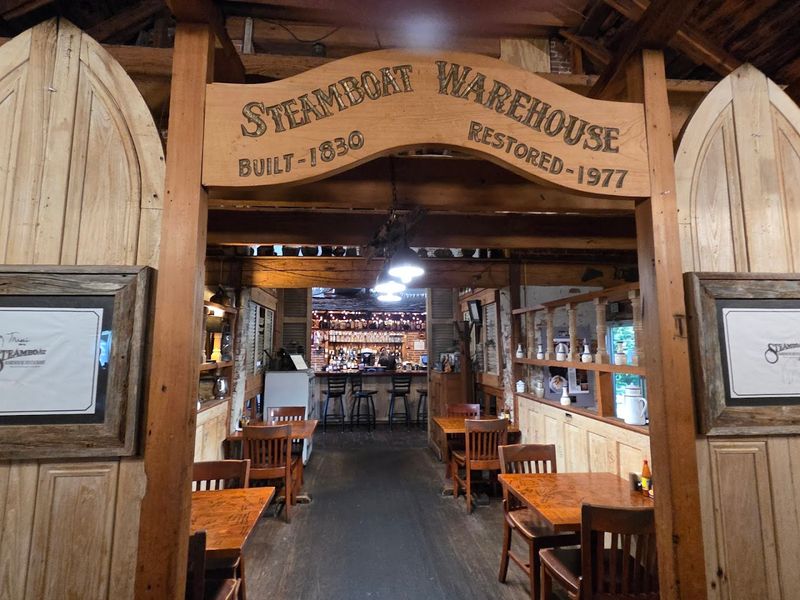 Steamboat Warehouse Restaurant, Washington