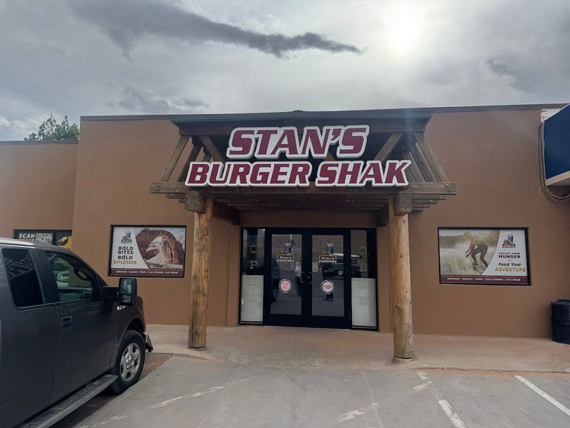 Stan's Burger Shak Has The Kind Of Reputation That Reroutes Road Trips