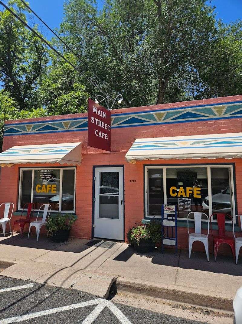 Pairing Lunch With A Main Street Stroll