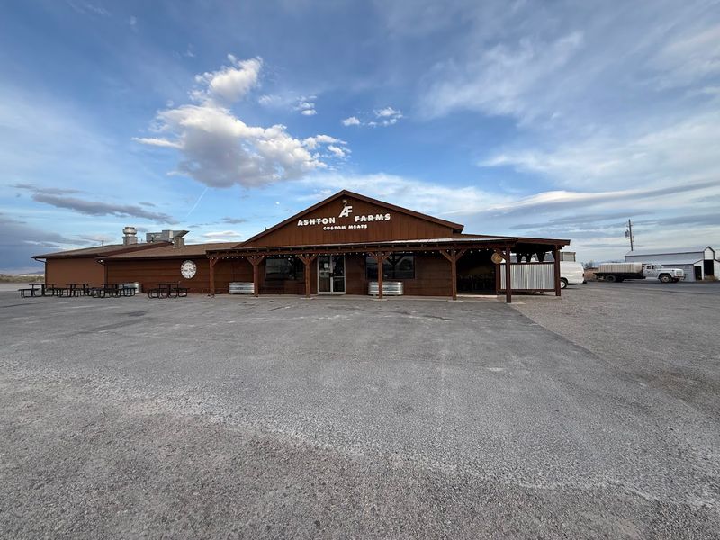 Ashton's Burger Barn And The Reputation That Keeps Growing