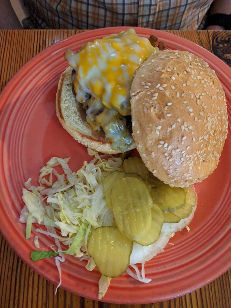 The Green Chile Cheeseburger Everyone Talks About