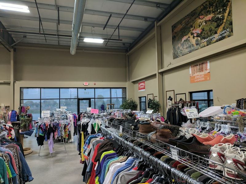 Many Hands Thrift Market, Grimes