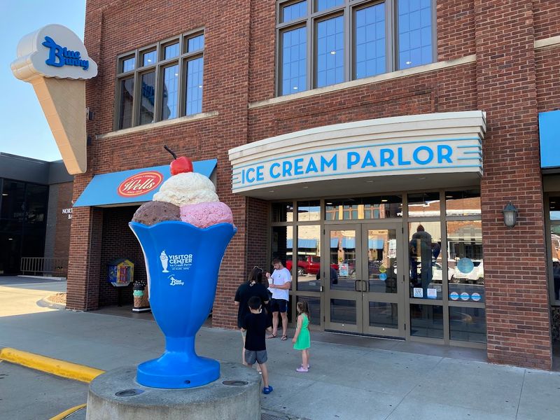 Wells Visitor Center & Ice Cream Parlor, Le Mars
