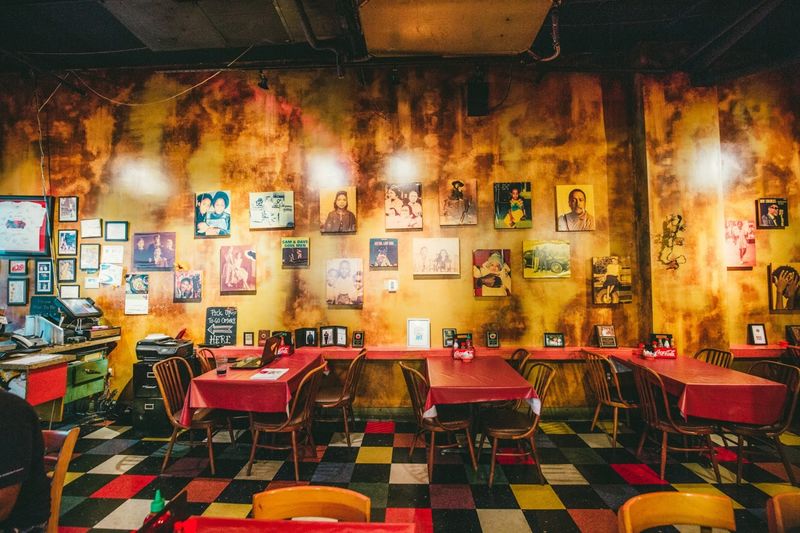 Mert's Heart & Soul: Charlotte's Soul Food Institution