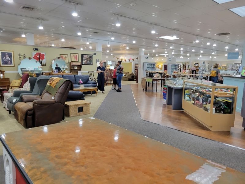 Re-Uzit Shop Of New Holland
