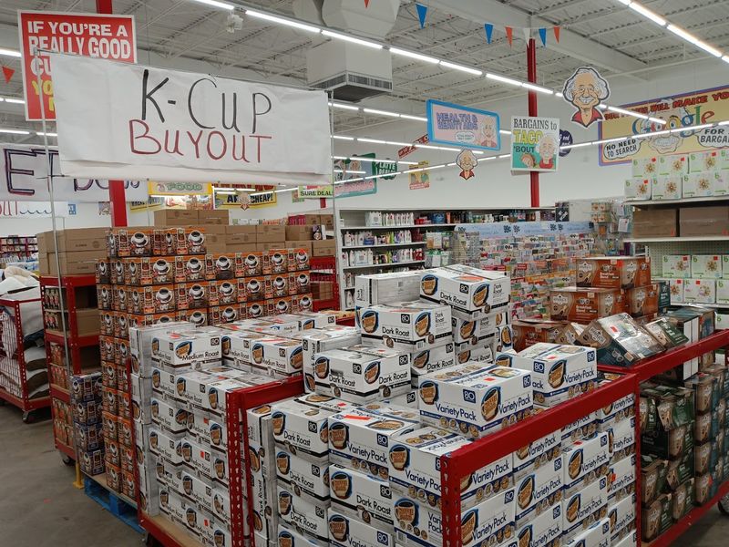 Why Tennessee Shoppers Are Choosing This Bargain Warehouse Over Outlet Malls