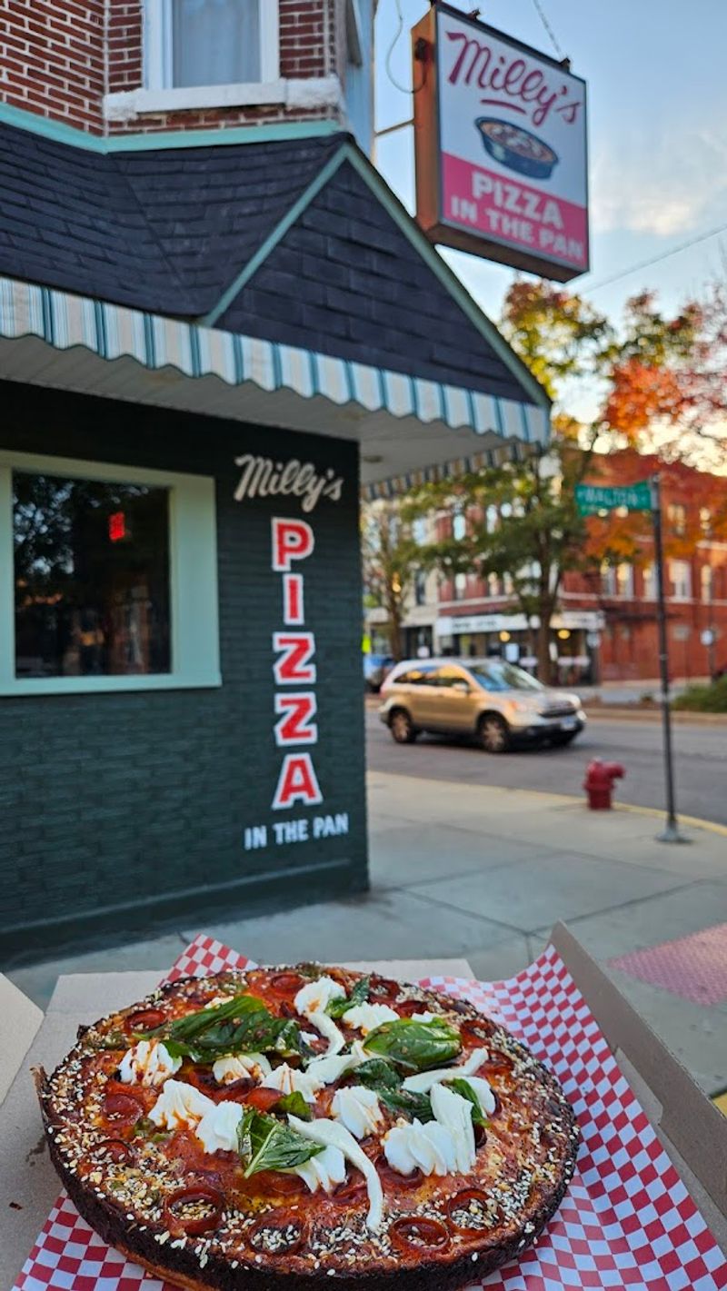 Why Chicagoans Keep Lining Up Before Orders Even Open
