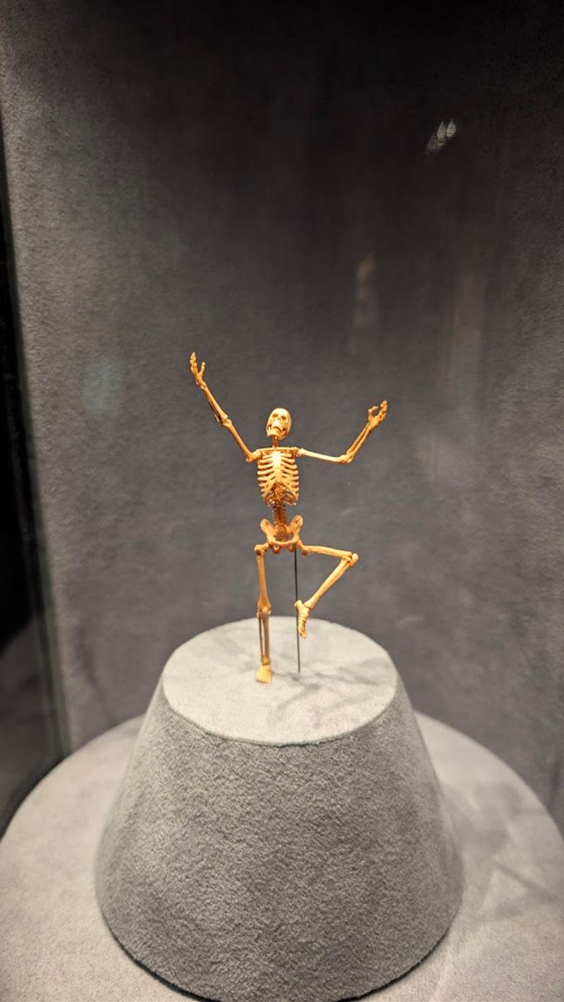 Art So Small It Lives On A Pinhead