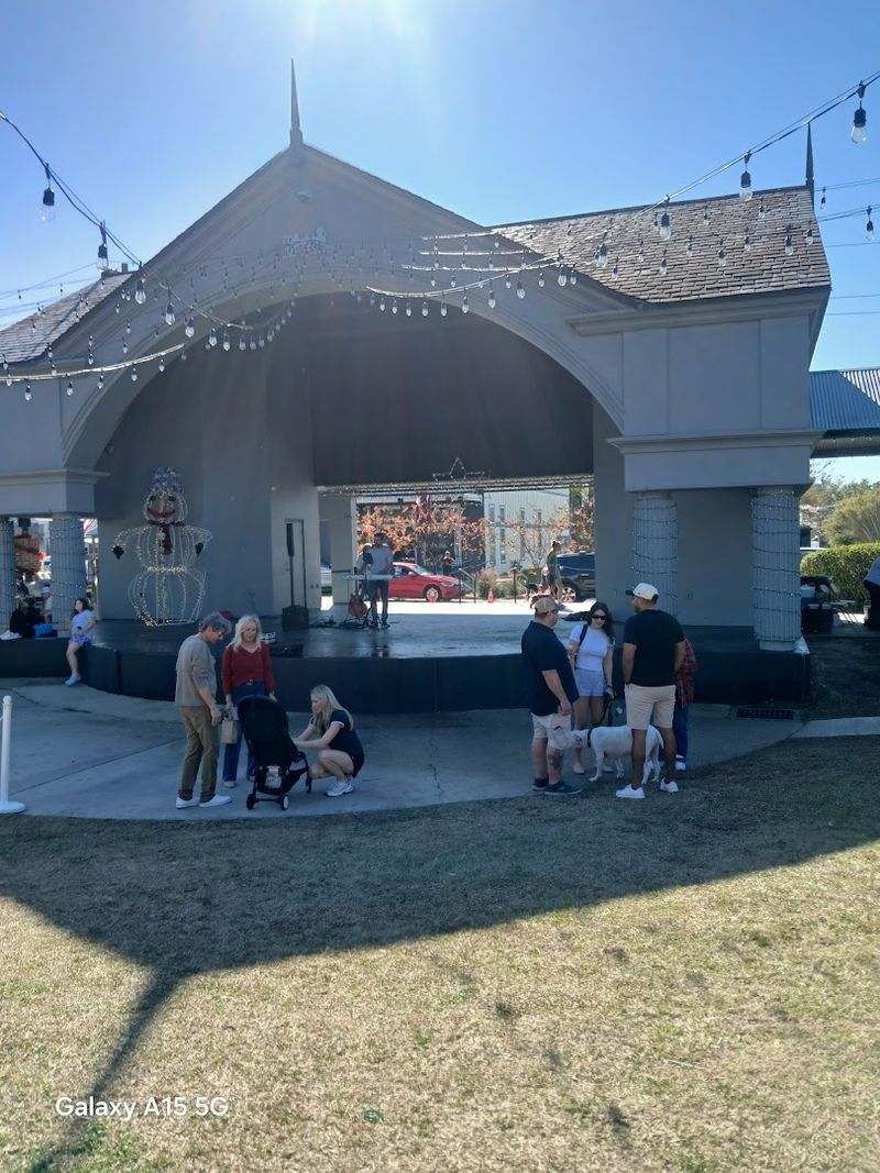 Mandeville Trailhead Community Market