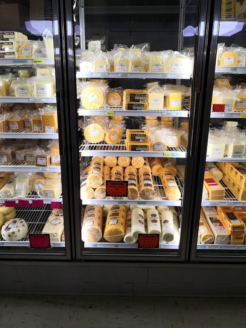 The Deli Counter That Keeps Shoppers Fueled