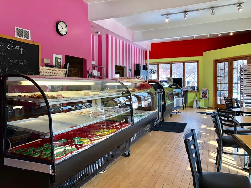 The Neighborhood Atmosphere That Keeps People Coming Back