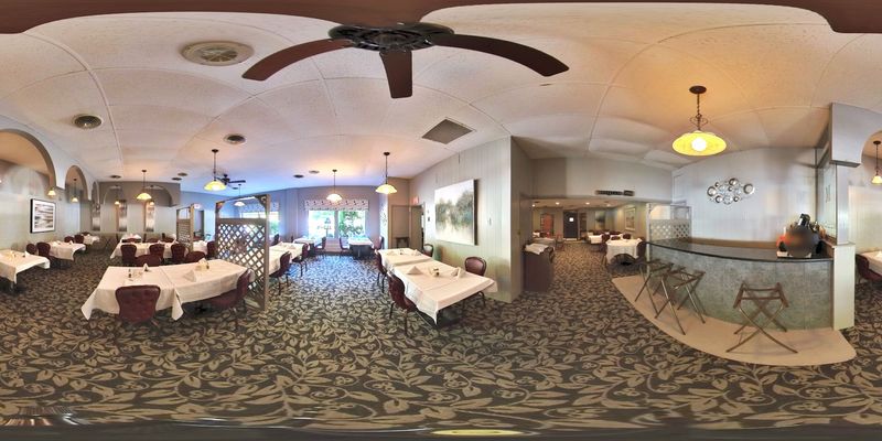 The Dining Room Atmosphere and Layout