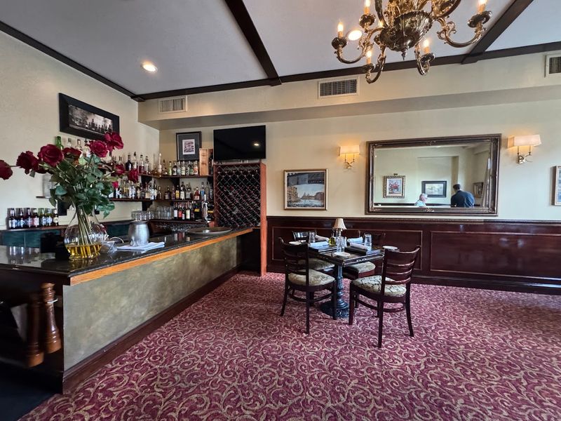 A Dining Room That Rewards Slowing Down