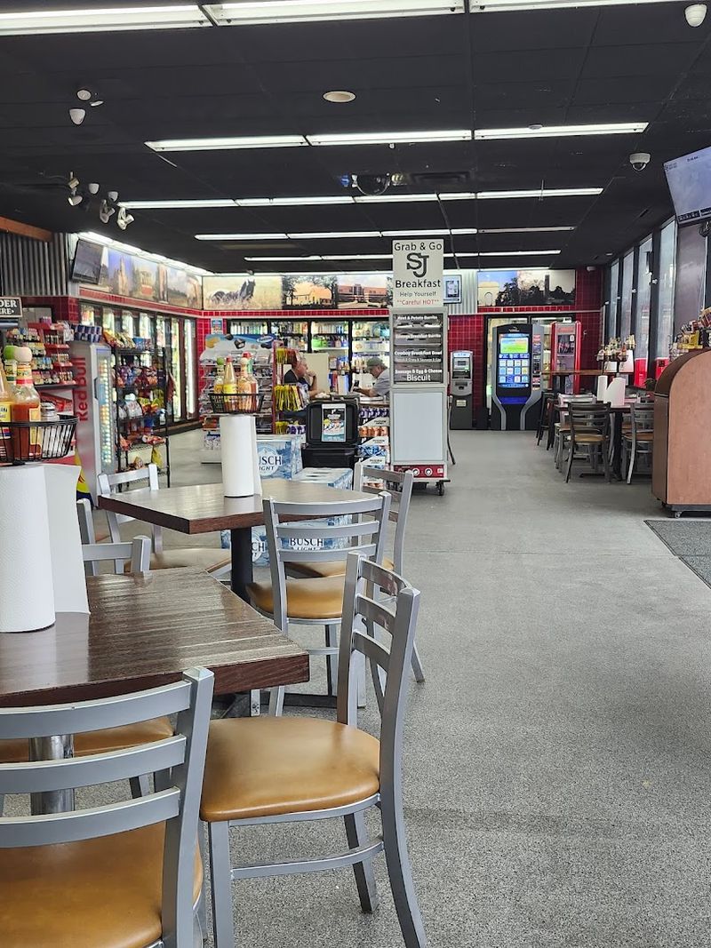 Stanley James Smokehouse, Lawrence
