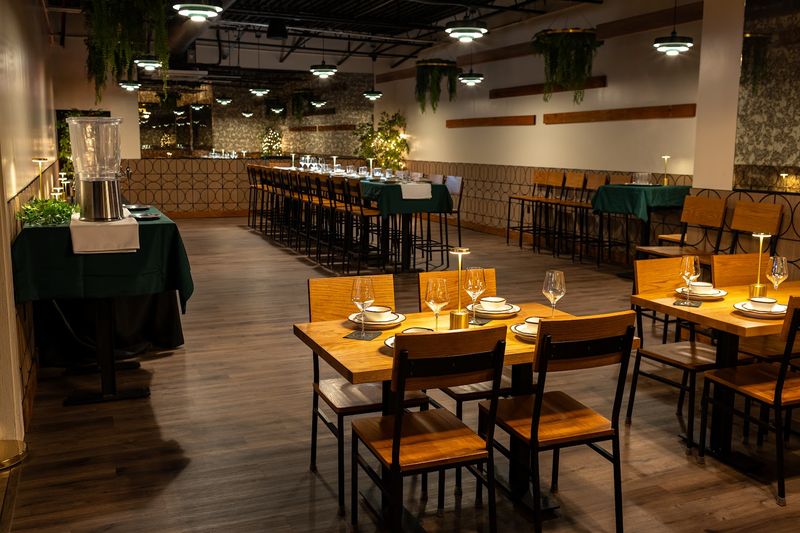 Woody's Restaurant Inside