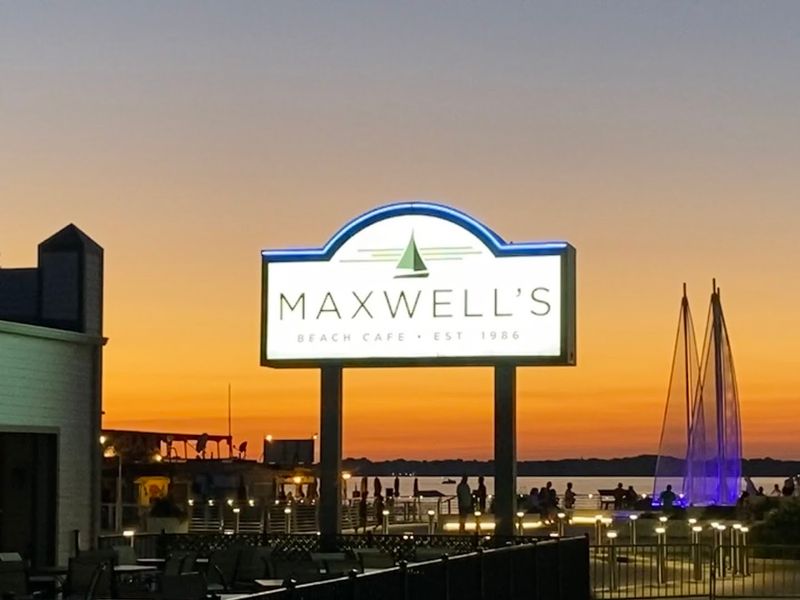 Maxwell's Beach Cafe, Arnolds Park