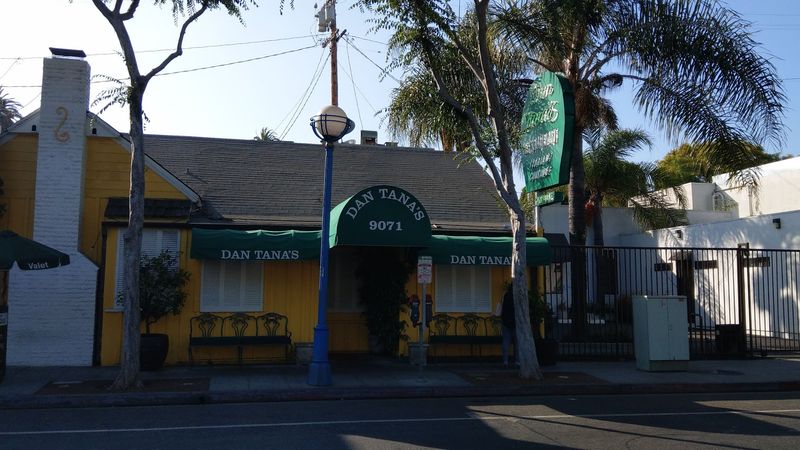 Dan Tana's: West Hollywood's Red-Sauce Royalty