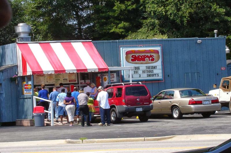 Snoopy’s Hot Dogs & More 