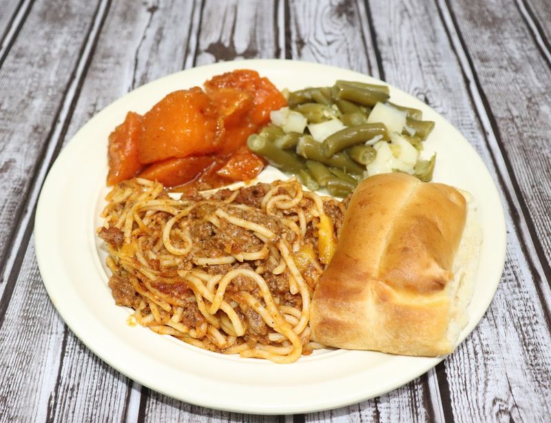 Home-Style Plates That Speak Louder Than Trends