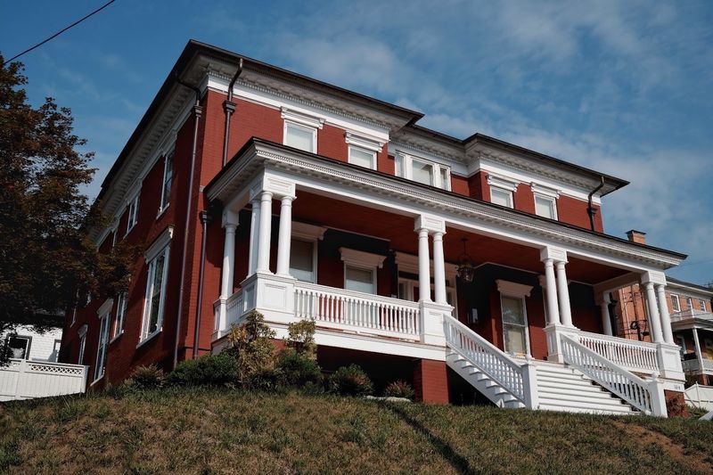 Why People Who Visit Staunton Start Searching For Houses
