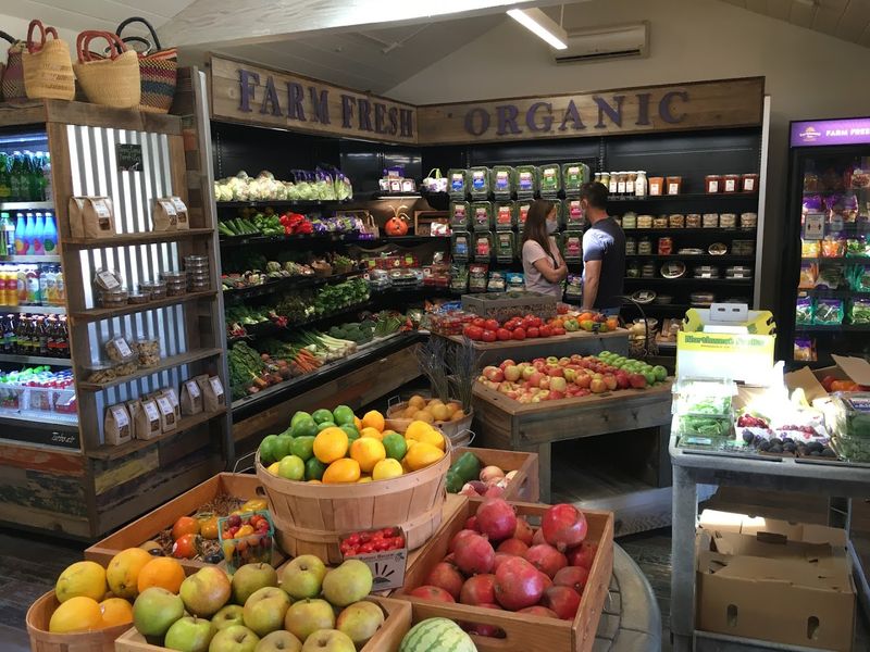 Acai Bowls And Smoothies Built Around Seasonal Produce